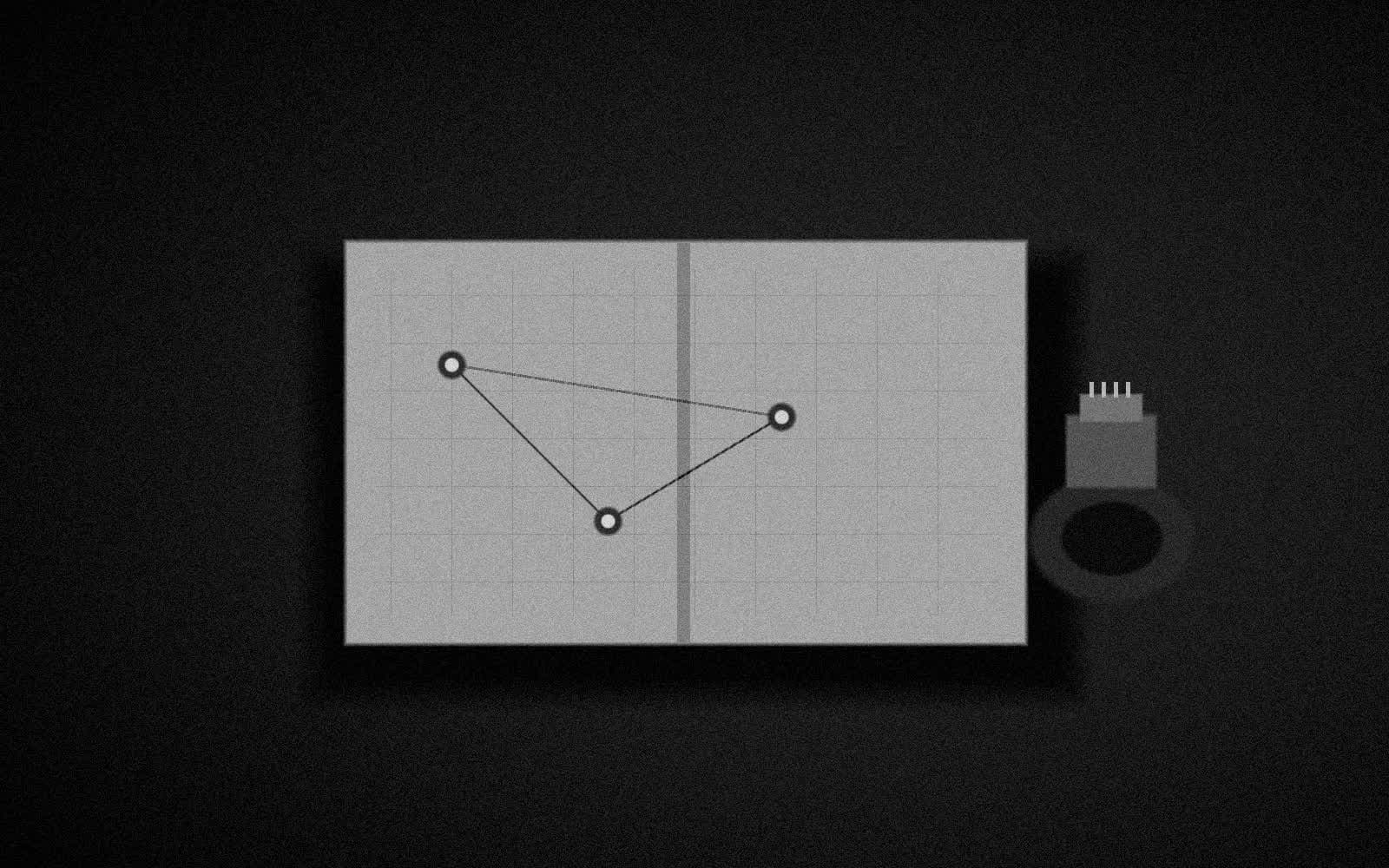 Un carnet de brief fermé et un dossier cartonné posés sur un bureau sombre, photographie éditoriale en noir et blanc au grain tramé sous une lumière directionnelle.
